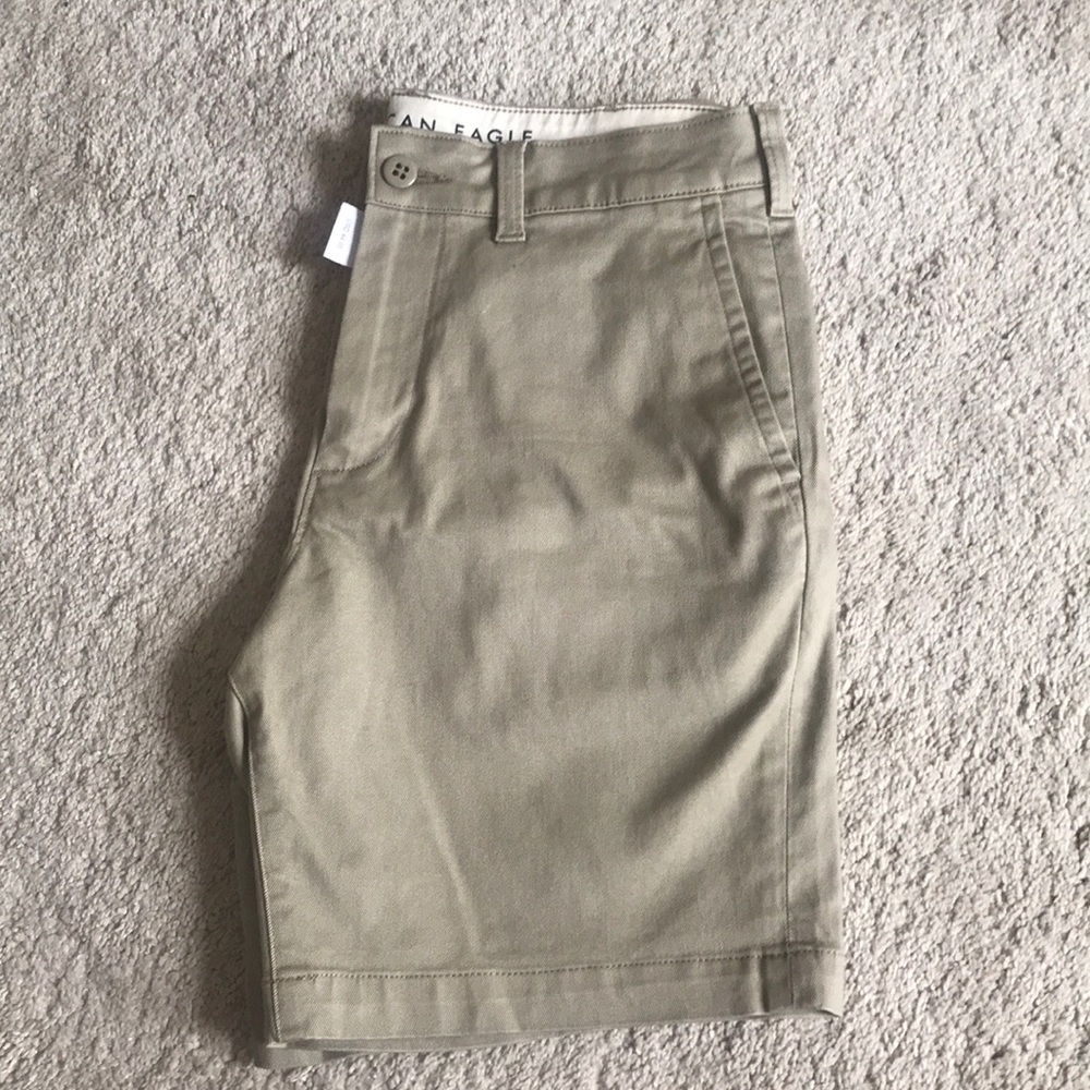 American Eagle khaki shorts NWT SIZE 30
